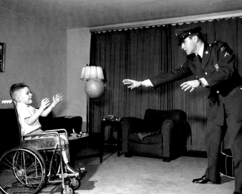 alexanjk1123's tweet photo. Elvis Presley With Young Robert January 19 1959 – Frankfurt, Germany.
Elvis Presley Was a Great humanitarian
#ElvisHistory https://t.co/okWPoE0OYl