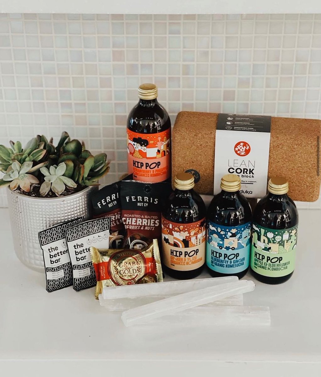 drinkhippop's tweet photo. We β€οΈ hot yoga and weβre absolutely chuffed to see our kombucha stocked by hotyogaplusmemphis and shop.hyp in Memphis, Tenneesee, USA πΊπΈπ§ββοΈπ₯
#kombuchalove #kombuchalover #eatsleepboochrepeat #kombuvchabrewing #booch #fermenteddrinks #fermented #organic #organicdrinks... https://t.co/wZKIBXNN2v