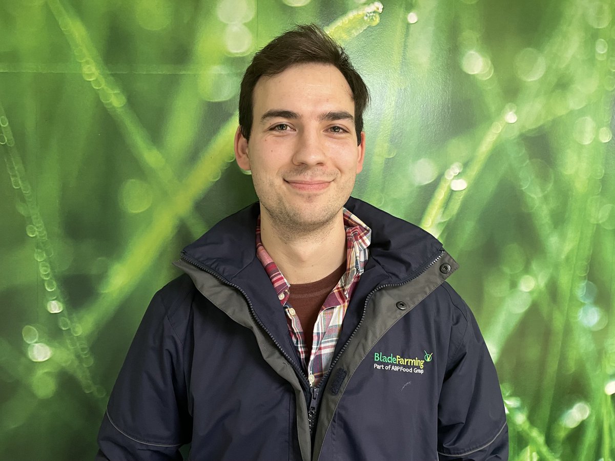 GamechangerFarm's tweet photo. Will is our dairy business development manager. Visiting dairy farmers signing up to calf contracts. “Farmers love the no-nonsense calf collections with no marketing fees” #businessofbeef #gamechanger https://t.co/hh2jm2Qm5E