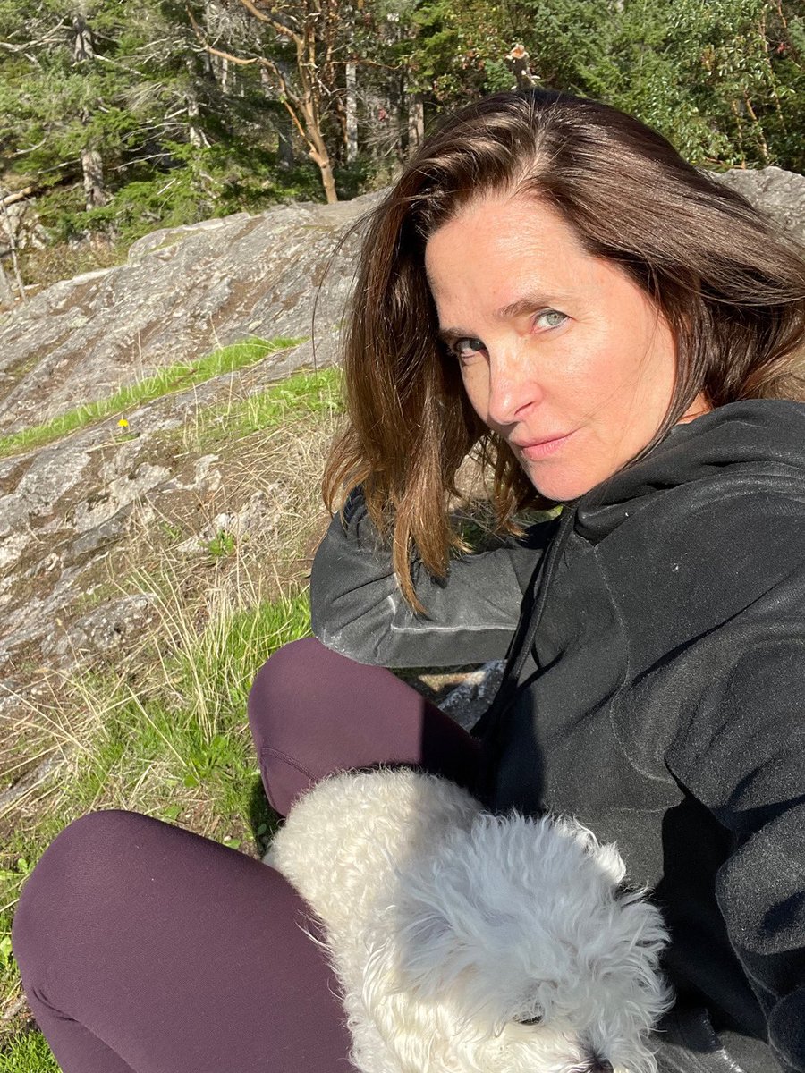 thesheilakelley's tweet photo. Being one with Mother Nature is one of the ways I stay deeply embodied. It’s key to take time to connect — how do you immerse yourself in your surroundings? #grounding #presentpractice #mothernature https://t.co/a6cYALeZt5