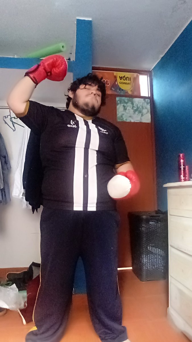 CarlosEnespa's tweet photo. Oh yeah! ¡Champions!
Así es soy un buen peso pesado
#boxing #furry #furrybull #toro #dempseyroll https://t.co/ancPkI9qer