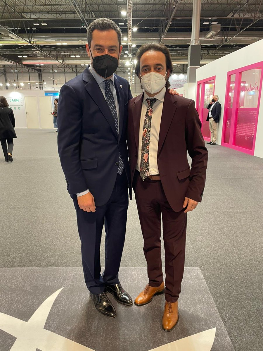 moralesflamenco's tweet photo. #FITUR2022 es, definitivamente, un lugar para el encuentro...  

...con el Presidente de @AndaluciaJunta la Junta de Andalucía @JuanMa_Moreno  a quien he saludado, como artista andaluz, y en nombre de nuestro Campo de Gibraltar!!!

#flamenco #Andalucia https://t.co/iAXK4gOmvx