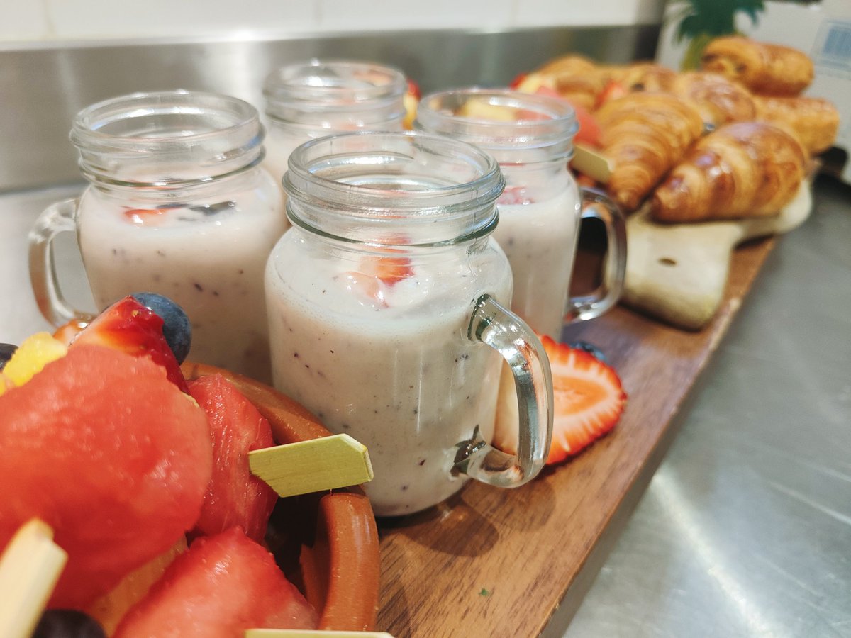 NickDorber's tweet photo. Food glorious food @MillfieldSenior #sweettooth @ChartwellsInd https://t.co/bUGthr9Pj8