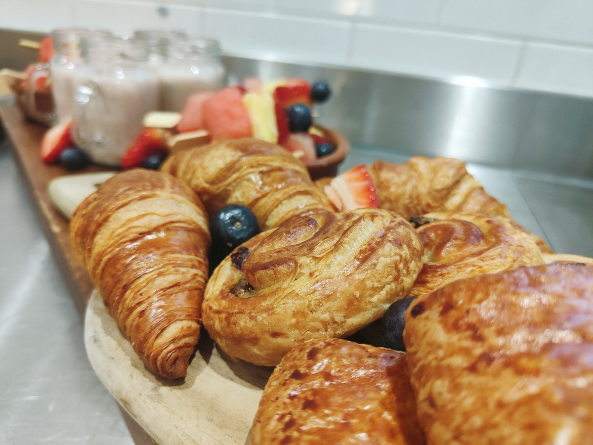 NickDorber's tweet photo. Food glorious food @MillfieldSenior #sweettooth @ChartwellsInd https://t.co/bUGthr9Pj8