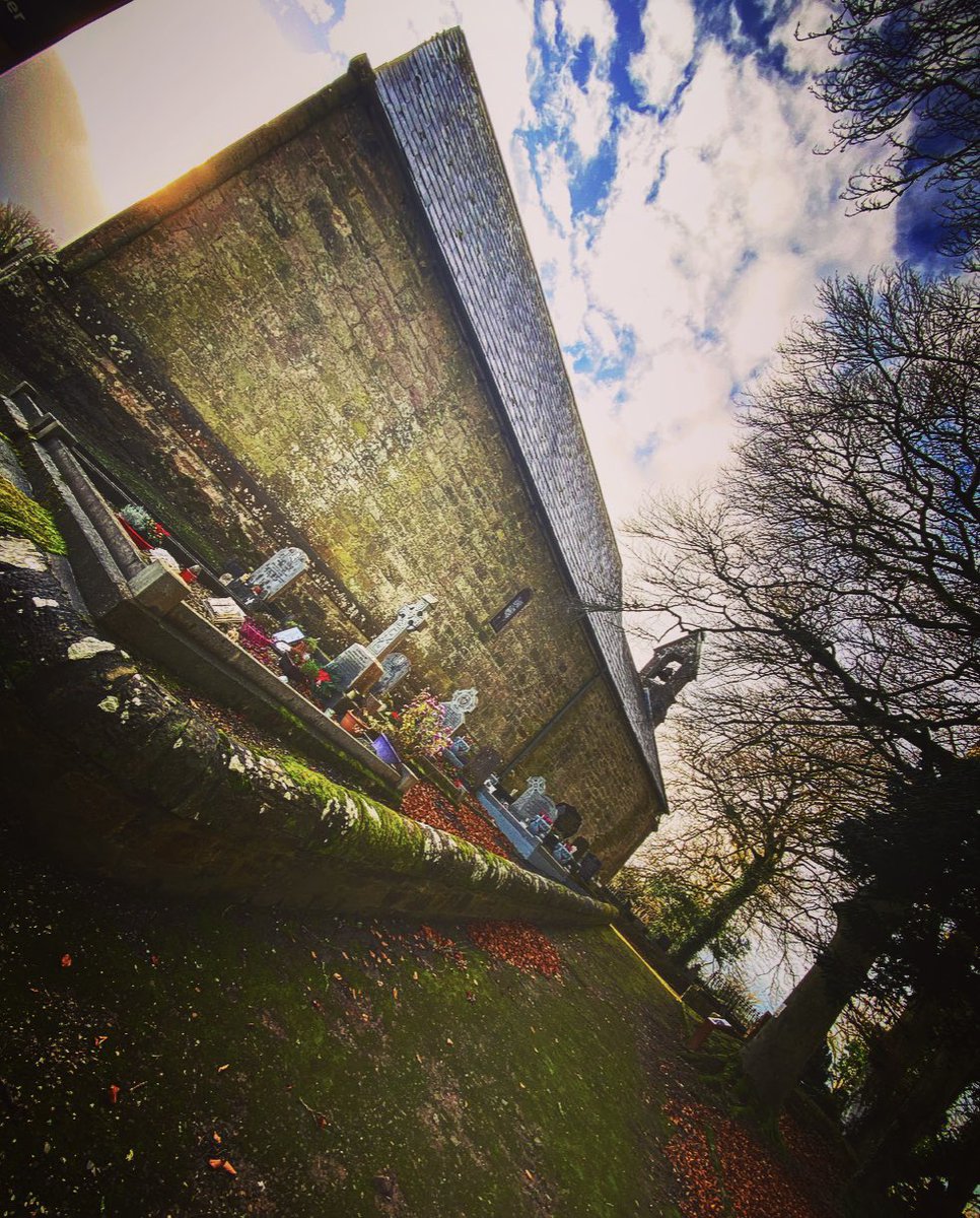 JaniceCaseyB's tweet photo. St. Cronans church scarriff the oldest church in Ireland still in use ad 964. #church #scarriff #history https://t.co/6jGKMn2i3U
