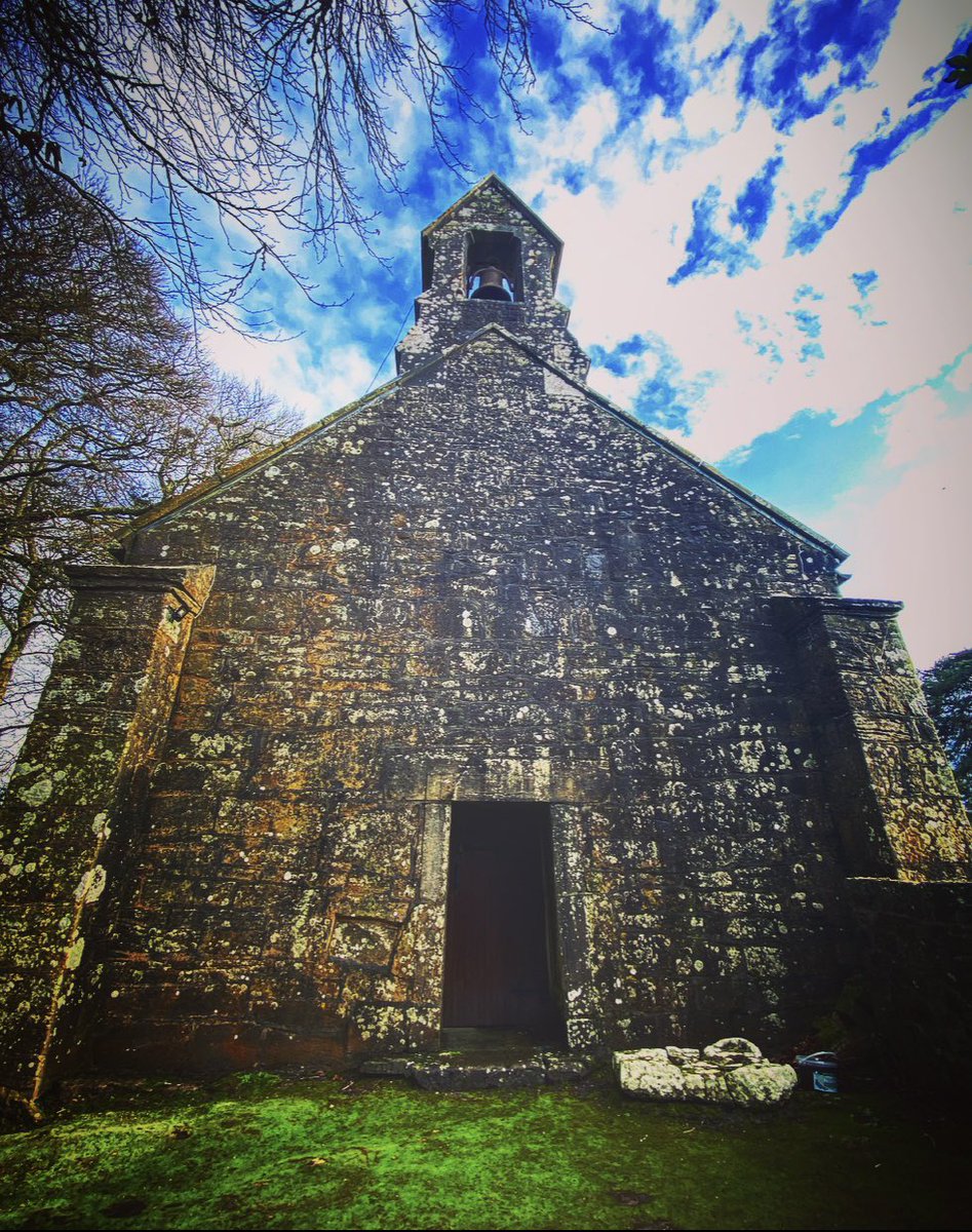 JaniceCaseyB's tweet photo. St. Cronans church scarriff the oldest church in Ireland still in use ad 964. #church #scarriff #history https://t.co/6jGKMn2i3U
