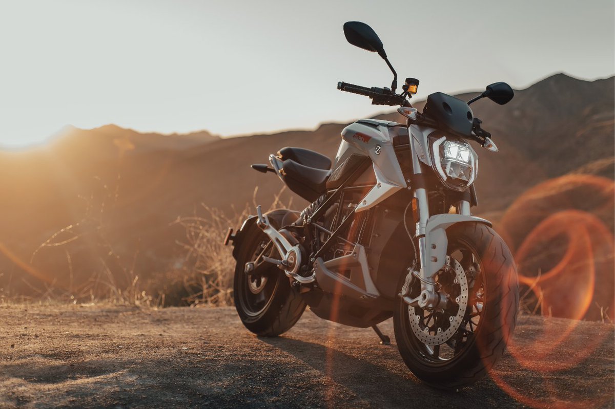 Sunset sessions with the SR/F.

#ZeroMotorcycles #EffortlessPower #ZeroSRF⁠⠀⁠
⁠
📸  Sandon Voelker