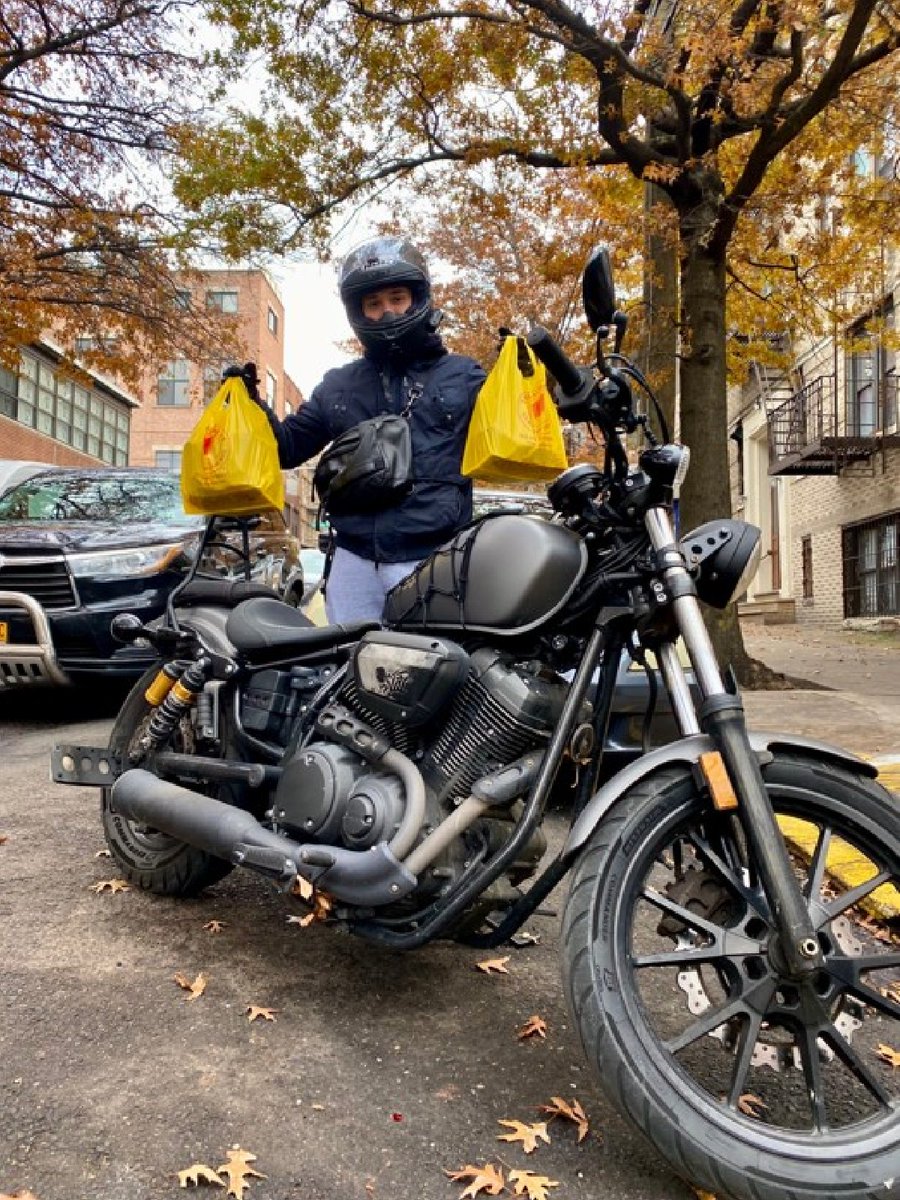 HalalGuys's tweet photo. Can we have all our delivery orders delivered with such style? ποΈ
#Delivery #Motercycle #motorbike #style #streetstyle #YourOrderisReady #SpeedyService https://t.co/d1Z4r8HtCj