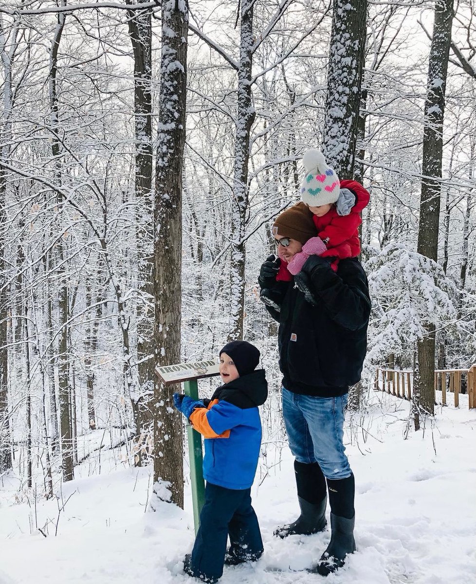 KleinburgON's tweet photo. Bundle up and get ready for adventure! The @KortrightCentre boasts 325 hectares of pristine woodlands that are stunning to explore any time of year. Don’t forget to pick up lunch from one of your favorite restaurants for some post-hike fuel!

#KleinburgVillage

📸 by @jlee_bryan https://t.co/u5Oyrj9o7z