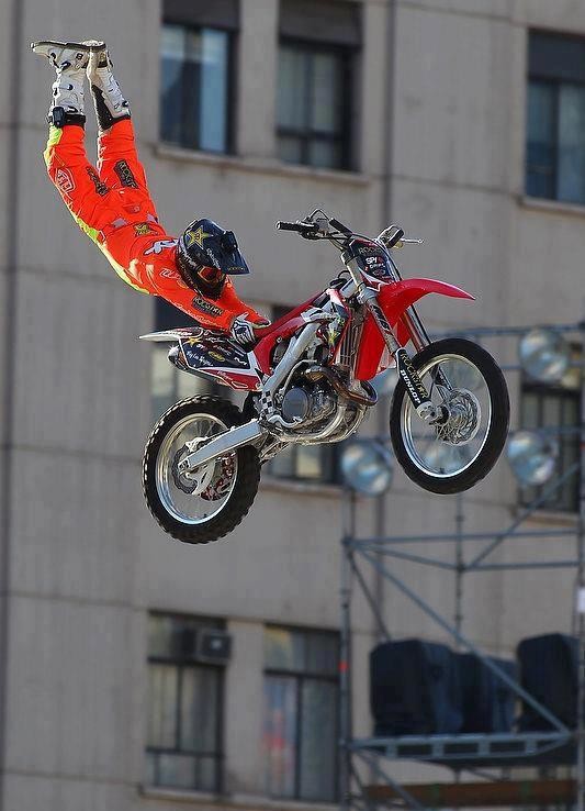 DriftInnovation's tweet image. This is exactly what we mean when we say hold on to your seats 😂

us.driftinnovation.com

#DriftInnovation #ShotWithDrift #MotoStunts