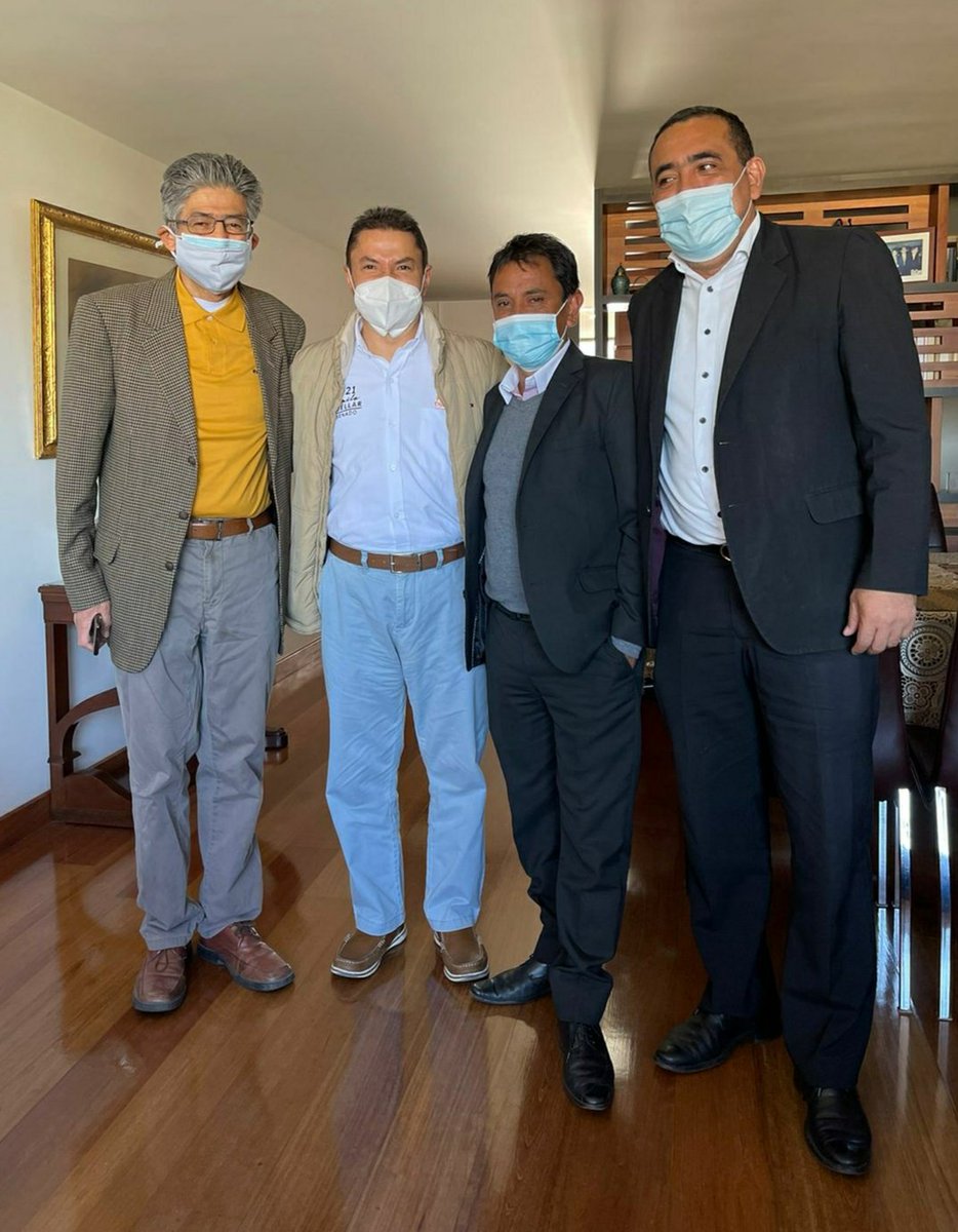 camilocuellarco's tweet photo. Muy grato encuentro con el exsenador liberal @ricaurtelosada a quien agradezco su respaldo en Bogotá, para seguir afianzando un proceso de renovación política y derrotar las prácticas del clientelismo y corrupción de las clases políticas tradicionales @fzciudadana #votesenado21 https://t.co/zBpBbq9qhq