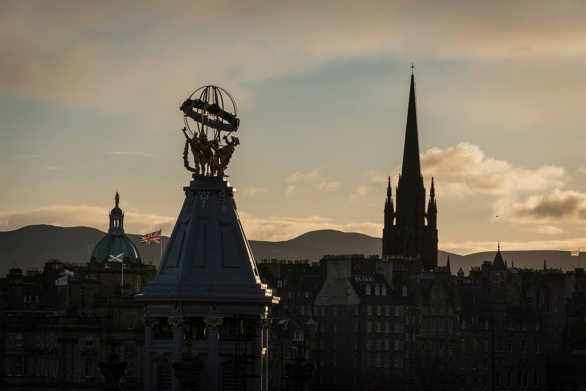 EdinburghGrand's tweet photo. We never tire of our view!! And we especially love it when day slowly turns to night!! How beautiful is the famous Forsyth Sphere! ❤️
#chevaltheedinburghgrand #ChevalCollection #standrewsquare #edinburgh #EdinburghNewTown #ExploreEdinburgh #citybreak_vacations #cityscape https://t.co/zdU1u5BiGD