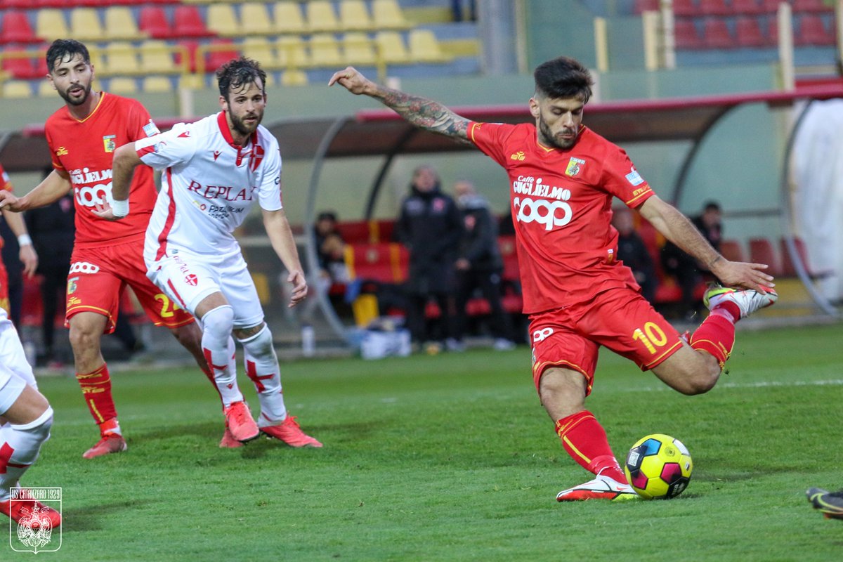 USCatanzaro1929's tweet photo. 🔚 90’ +4 | #CATPAD | FULL TIME ⏹
Ci proviamo a più riprese, ma usciamo sconfitti di misura dalla Coppa Italia.
#NoiSiamoilCatanzaro #AvantiAquile 🟡🔴 https://t.co/tUC5f5HKOJ
