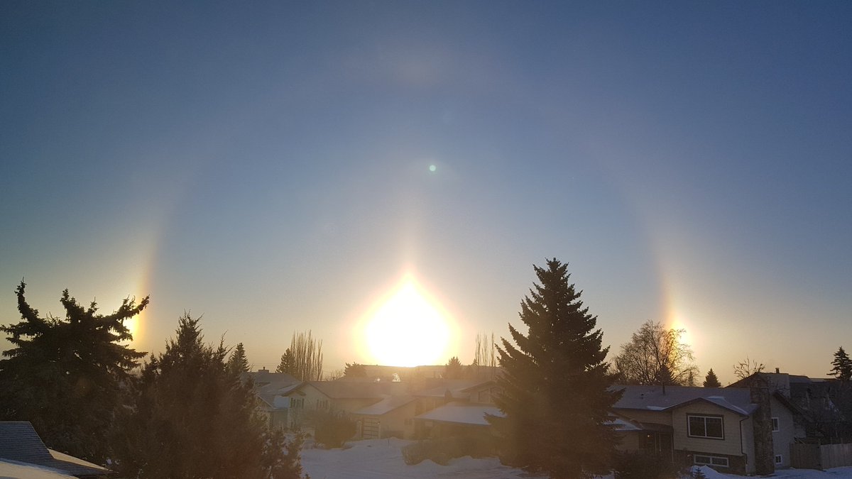 ABfoothillsWX's tweet photo. Some bright sundogs out there this morning 😎 https://t.co/9p0j2Bd25l