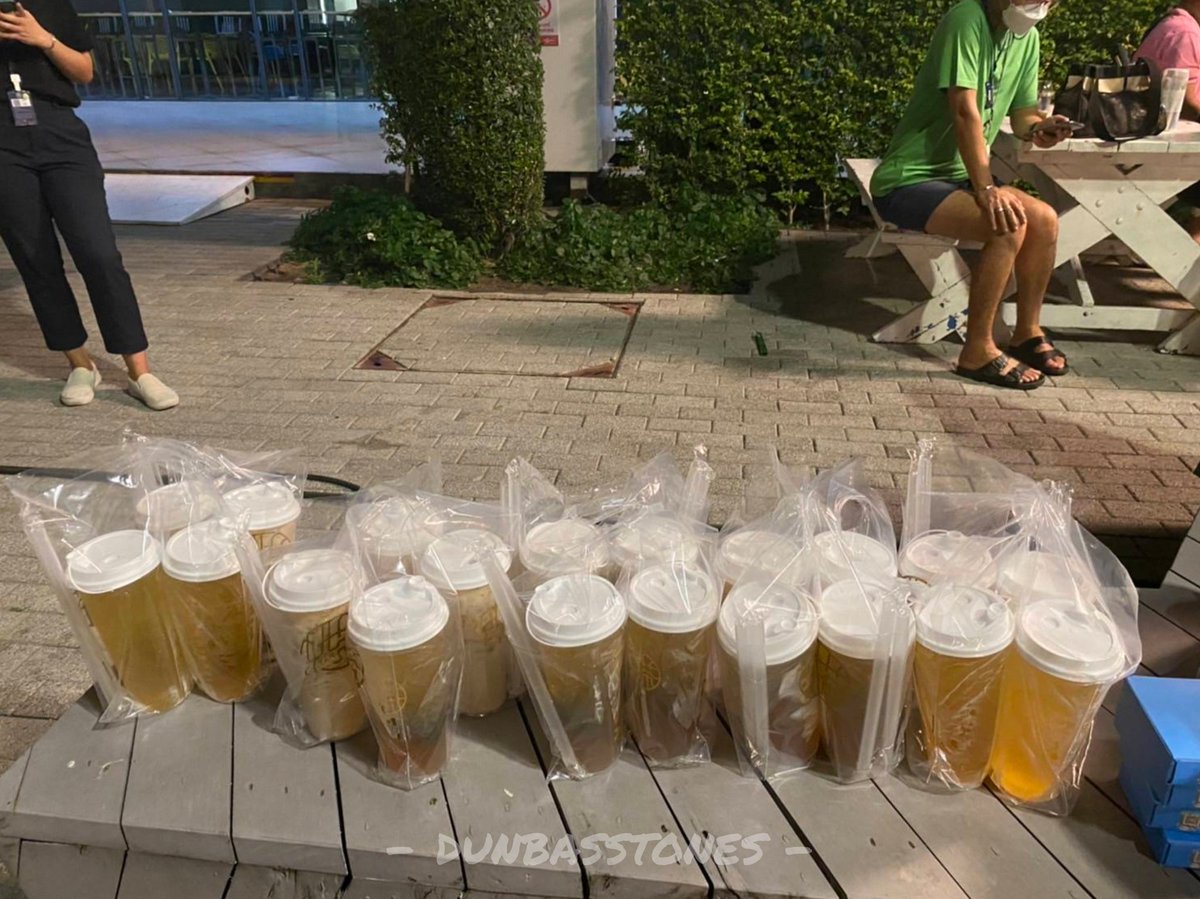 DB___ST's tweet photo. #DunBasStonesDelivery
| คุณพี่คุณน้อน ณ กองถ่าย #GenYss2Q23 19.01.65 |
เติมความสดชื่นชุ่มฉ่ำยามดึกด้วยเครื่องดื่มเย็นๆชื่นนนนใจ ขอให้คืนนี้เลิกกองไม่ดึก มีแต่ฉากหวานๆเหมือนเครื่องดื่มนะค้า ขอบคุณน้องบูมด้วยค่า
#dunromch #บาสเด็กอ้วนที่แท้จริง
#DunBasStones https://t.co/PDOrEwxYmn
