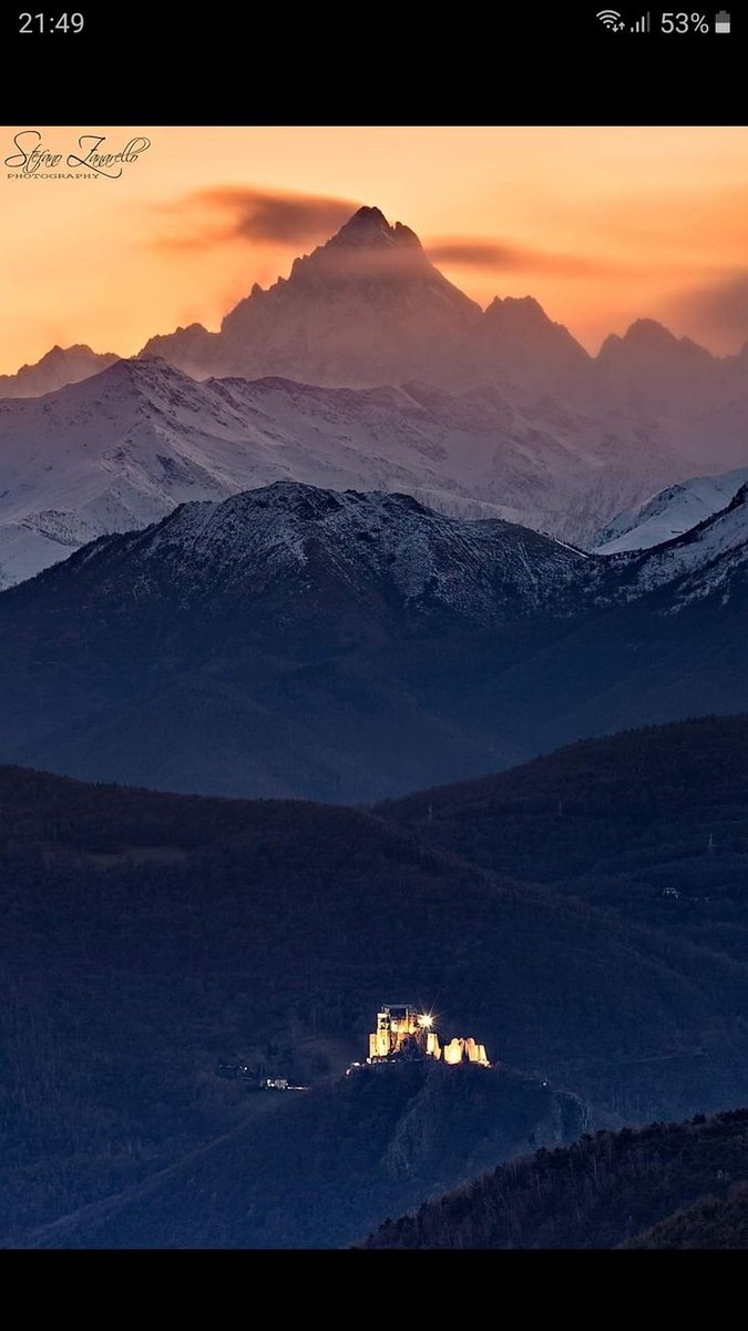 Emma25262283's tweet photo. In basso la Sacra di San Michele, abbazia medievale ed in primo piano .. https://t.co/GeHvbucMvE
