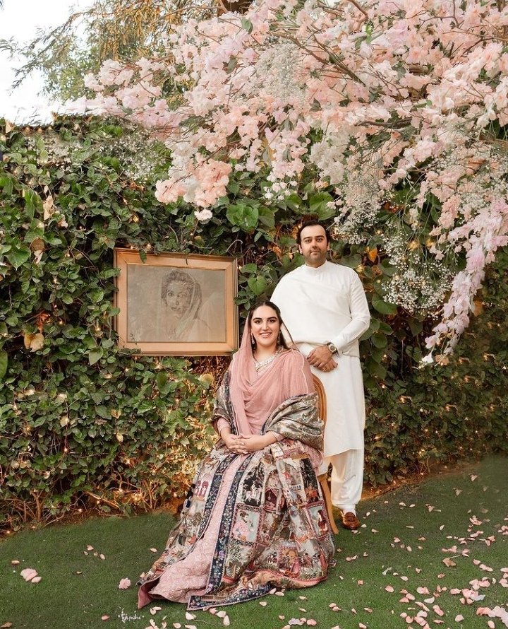 Aphroistic_'s tweet photo. 6 Days are left in Bakhtawar Bhutto-Zardari 's Bdday 🌸
#Bdday
#Hello1990 https://t.co/8GKEVlKFC7