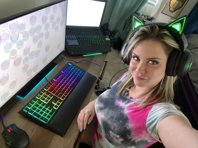 Sitting down at my setup for a little me-time... want to join in? Check out the link in my bio! https://t