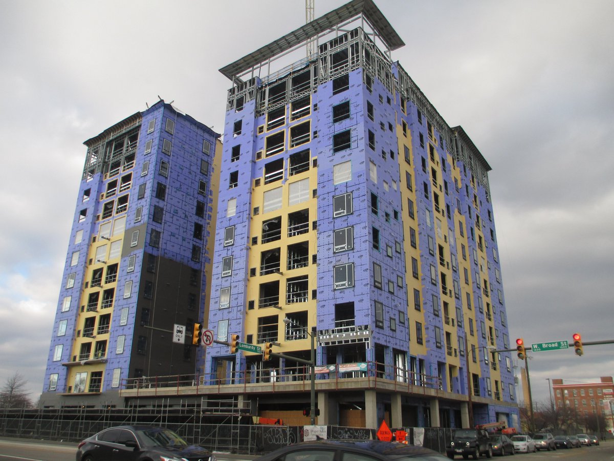 Project Snapshot: $26M apartment tower ascends at Broad and Lombardy. richmondbizsense.com/2022/01/19/pro… <a href="/AscendRVA/">Ascend Richmond</a> <a href="/theopusgroup/">The Opus Group®</a> <a href="/CityRichmondVA/">City of Richmond, VA</a> @GrtcPulse <a href="/RabrenGC/">Rabren General Contractors</a> @DraperAden