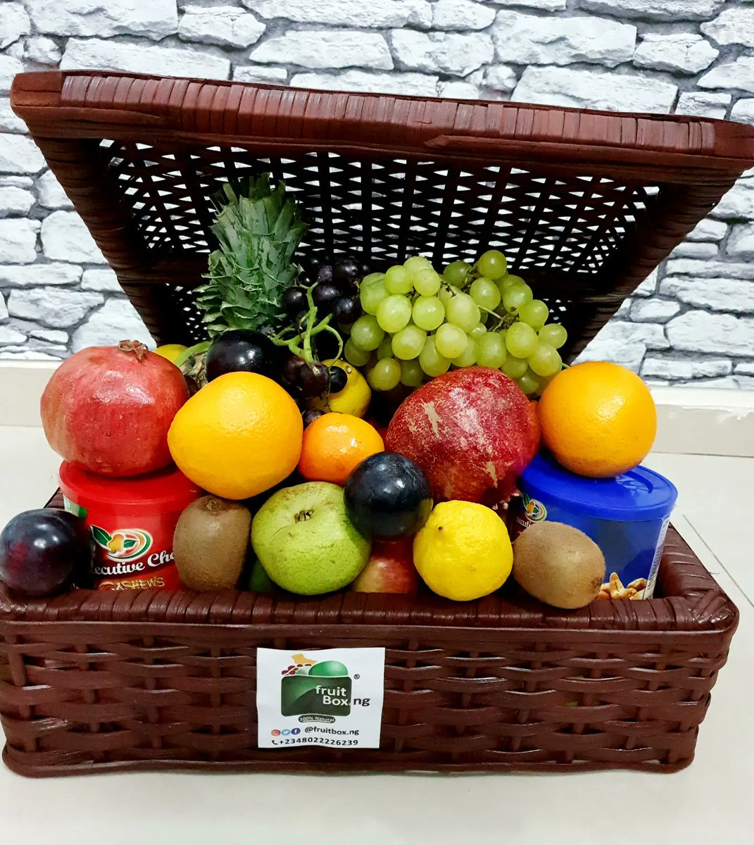 FruitBoxNg's tweet photo. Hello #AbujaTwitterCommunity let's be your fruit basket hamper plug!! https://t.co/c8hBbgLrn0