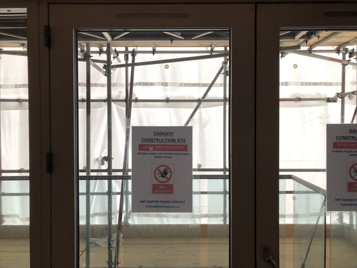 nat77splat's tweet photo. So, it’s finally happened, after months of scaffolding &amp; mind numbing drilling, #LifeBehindMonarflex has begun. 

Not a shred of daylight. 

And due to high demand for cladding materials and global supply chain issues, we are delayed INDEFINITELY. 

#BuildingSafetyCrisis https://t.co/LbTiccITjw
