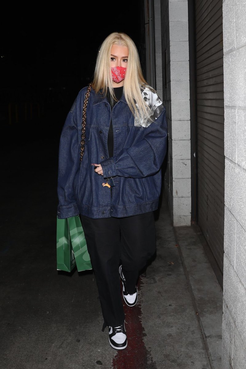 IGGYAZALEADAILY's tweet photo. .@IGGYAZALEA out for dinner at wallys in Beverly Hills (1/14/22) https://t.co/c246yuZE94