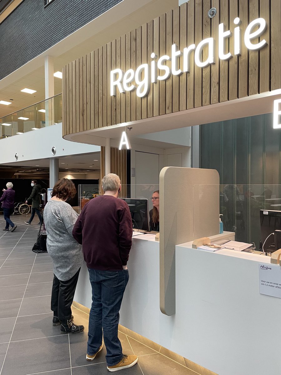 Vandaag met twee taalambassadeurs (ervaringsdeskundigen laaggeletterdheid) een ziekenhuischeck gedaan. Uitnodigingsbrief, registreren, de weg vinden, de wachtkamer. Veel tips (en ook tops) voor aanpassingen om het voor veel mensen makkelijker te maken. ⁦<a href="/PharosKennis/">Pharos</a>⁩