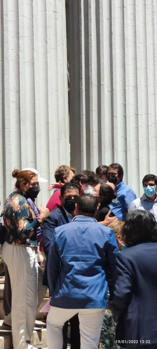 GastonDaly's tweet photo. @IraciHassler mientras se le incendia la @Muni_Stgo sigue en la @convencioncl jajaja super preocupada y con las prioridades claras. #LaSuciaHassler #RenunciaHassler @CNNChile @24HorasTVN @meganoticiascl @elliberocl @latercera https://t.co/1vKOVnbQ88
