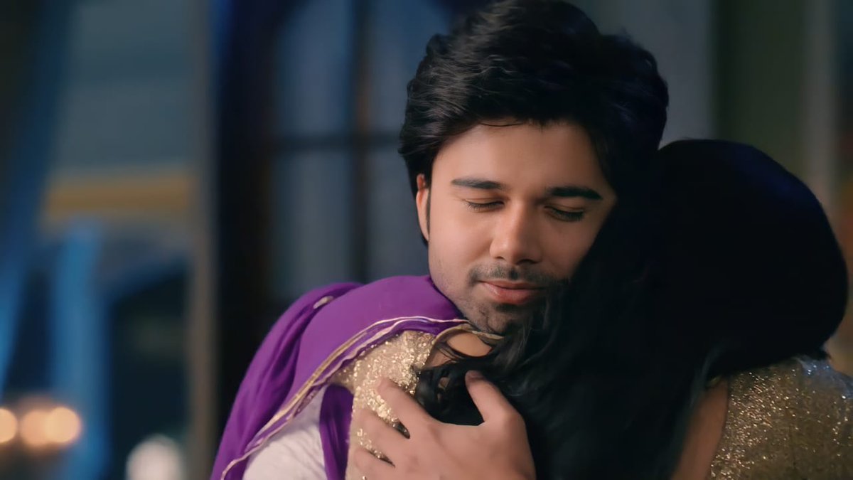 nekuparjapati14's tweet photo. Sometimes it's better to put love into hugs than to put it into words...🤗😘
Sirav❤

#SIRAVSPECIALHUG 

#SasuralSimarKa2 #SSK2 #Aarav #Simar #SiRav #JashanEsiravmilan #AvinashMukherjee #RadhikaMuthuKumar https://t.co/iOT8Voopvm