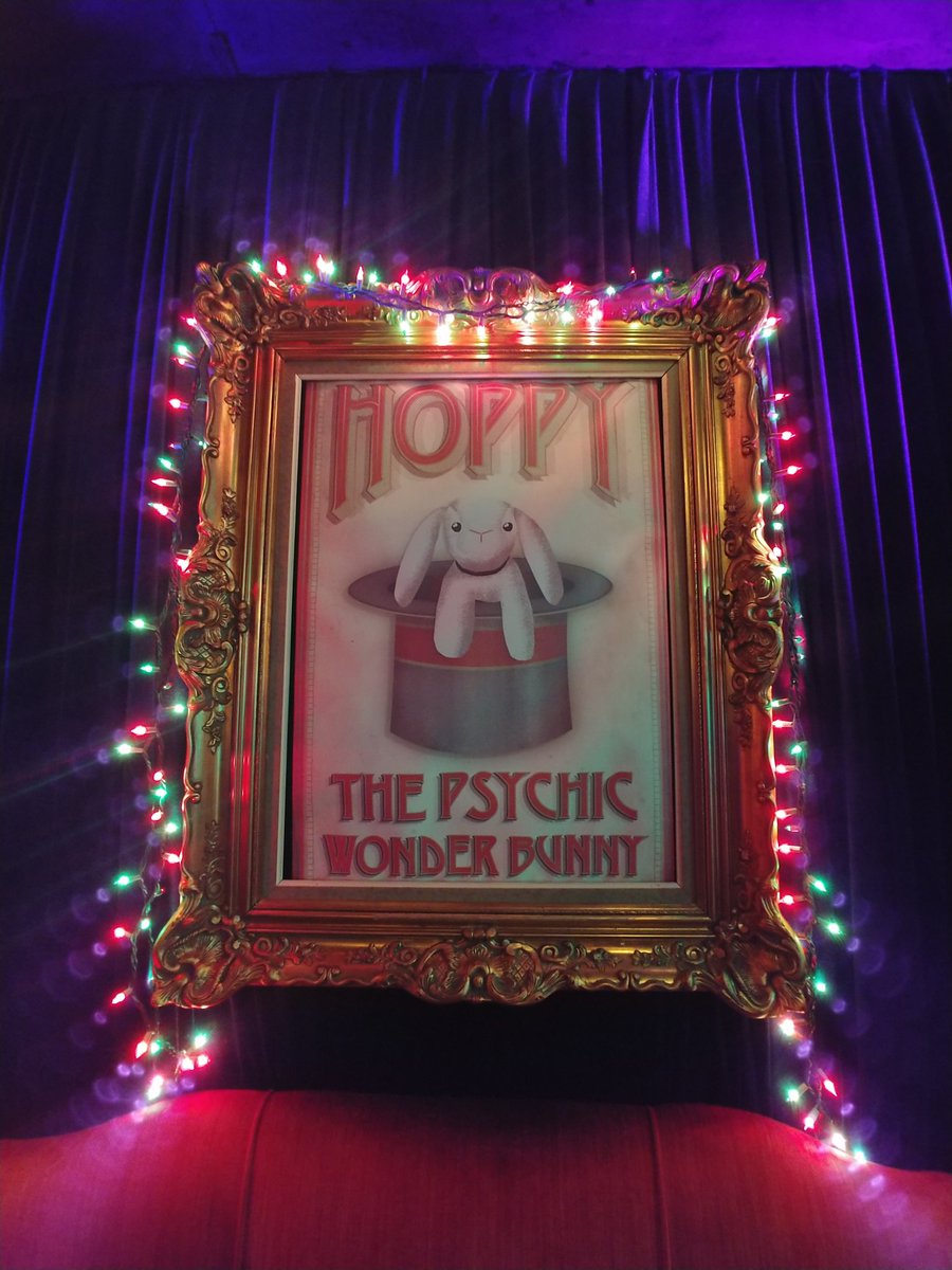 Some bunny is waiting for you at Trickery Chicago! 

🎩🐇💭

#BTD #theater #chicagotheater #BelmontTheaterDistrict #magicshow #magician

btdchicago.com/the-tricks-are…