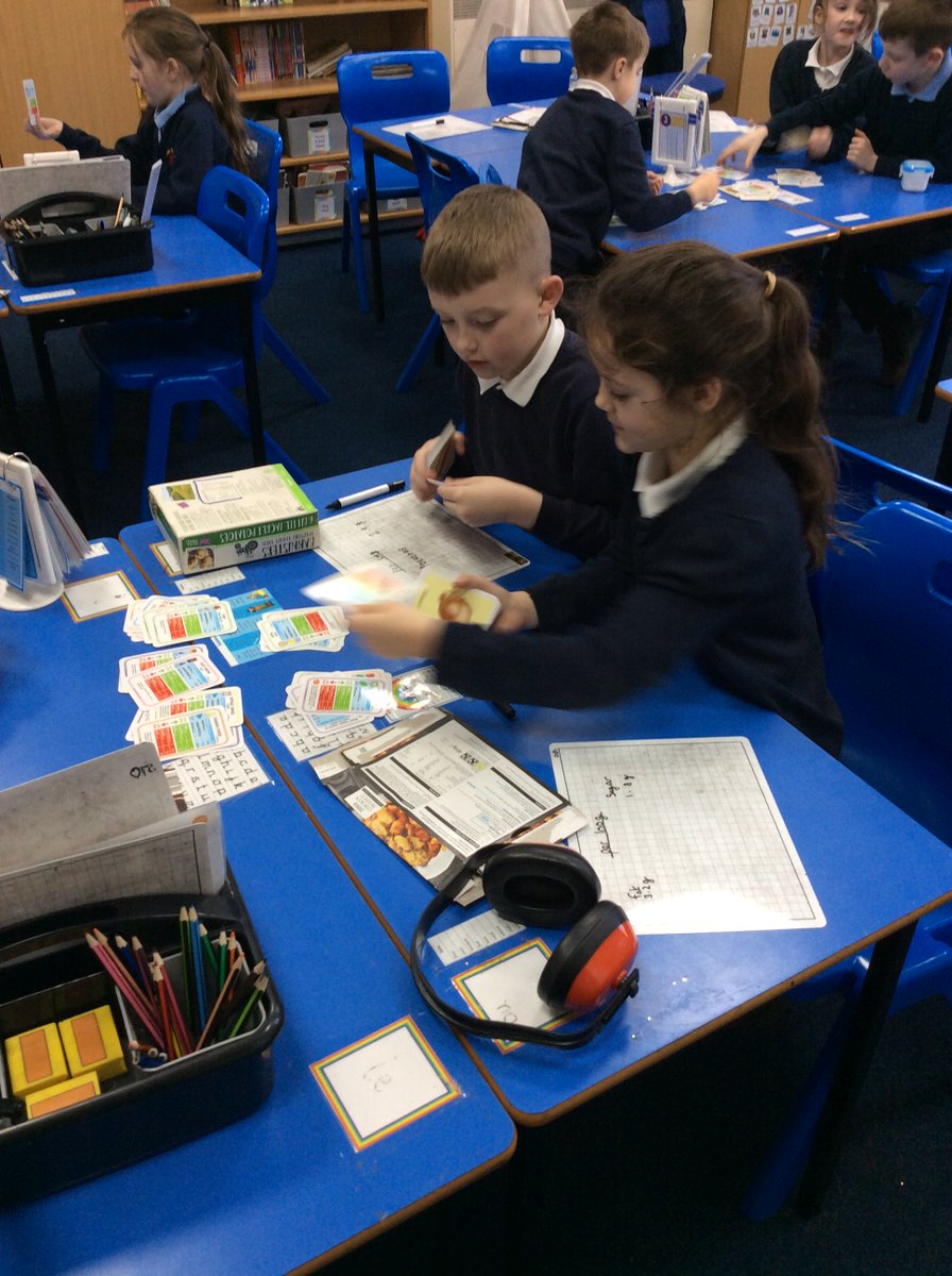 rosastreet4's tweet photo. Year 4 took part in an 'Obesity Awareness' workshop this afternoon with Cal from @PremEdDurham They can talk confidently about the effects of food &amp; exercise and how they can stay healthy.🍇🥦🍊🍓 https://t.co/dcX0GyhCVn