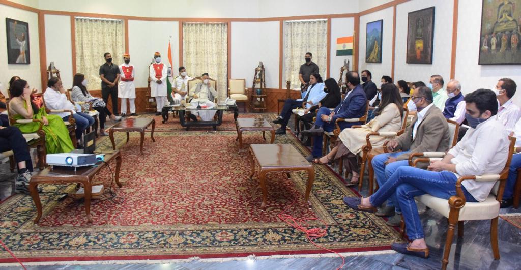 sukanyaiyer2's tweet photo. Congratulations @tuhins 🤝👏 for your another Landmark venture of writing about #BhagwanBirsaMunda who fought the #BritishColonialRule bringing Pol. Freedom & Rights of the Tribals... duly launched by @maha_governor @BSKoshyari ji today @ Rajbhavan. Ty Tuhin for the invitation.. https://t.co/8iuxBYjsuM