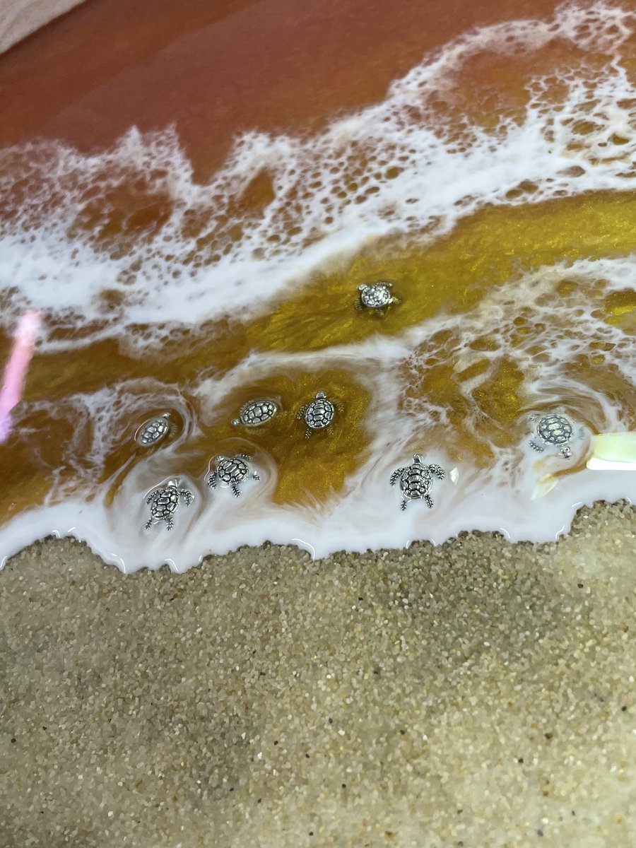 RisenDesign1's tweet photo. My latest #resinart Inspired by watching #turtles being released in Mexico. 52cm dia wall art in a natural wood frame. What do you think ? Please be kind as it’s my first sunset scene. #MHHSBD #womaninbizhour #art  https://t.co/6tsLlinkpl https://t.co/1j0ePv9Lpk