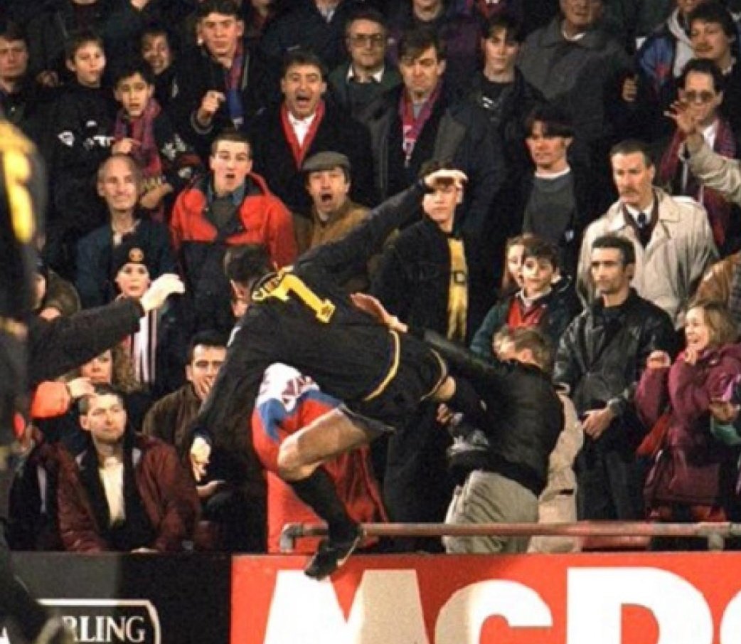 l_luis1999's tweet photo. "Patear a un fascista no se saborea todos los dias".Éric Cantona  25/1/95 https://t.co/m6m501qsG3