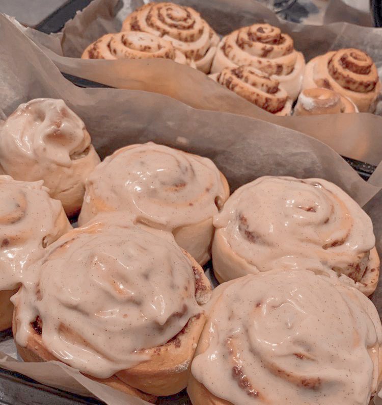 — order for @keuniloml ! ♡

× order : cinnamon rolls
× from : gunil