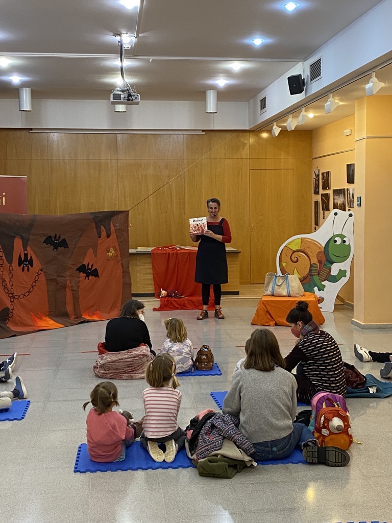 BibliotequesSPR's tweet photo. En marxa Diables! L’hora del conte de Festa Major a la #BMdP #spribes @elcepilanansa https://t.co/DObhH2ctgi