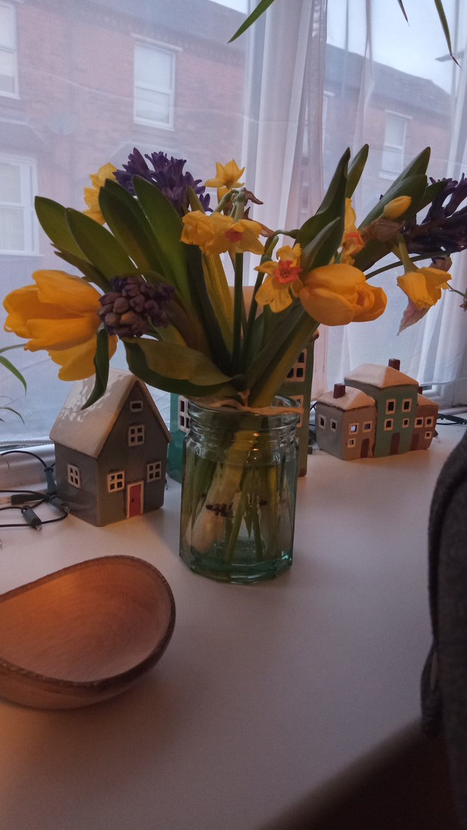EleanorPe's tweet photo. I love talking international strategy and relationship building with @MidlandCreative clients.

Especially when they bring flowers. 😍 https://t.co/WCvgFR3d3A