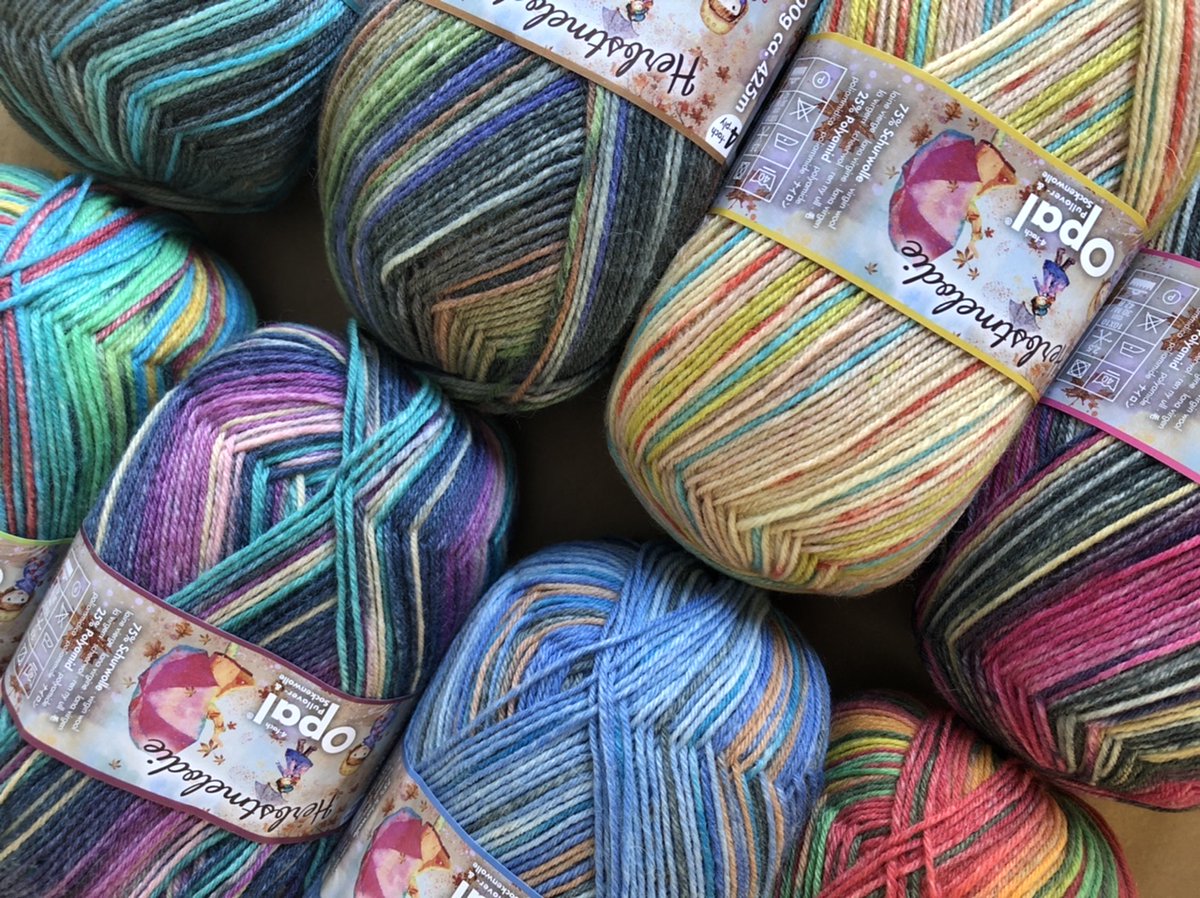 Happy New Year!
In stock now : Opal Herbstmelodie and Fortissima Tundra!
In stock next week : Opal Van Gogh and Austermann Graffiti 
#sockenwolle #sockyarn