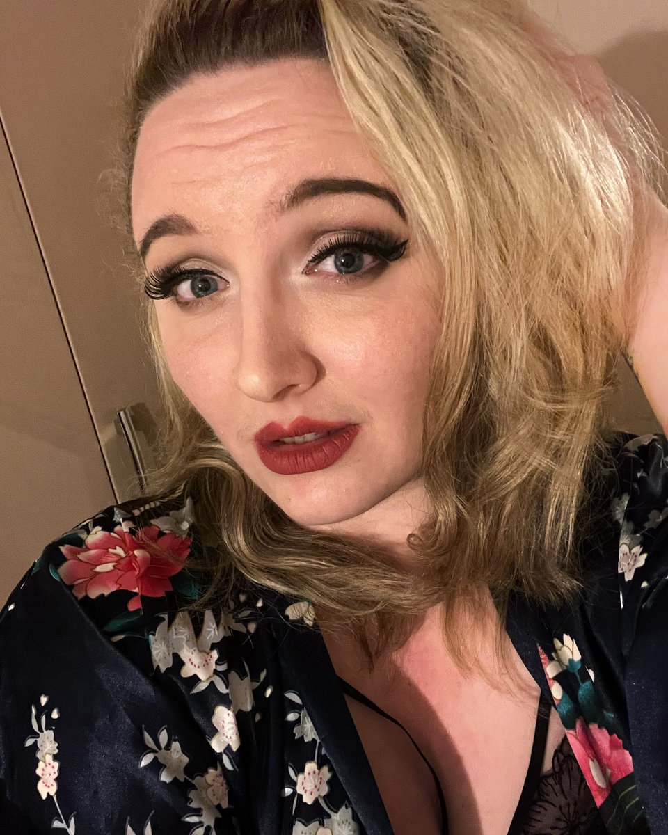 MsVioletCarson's tweet image. Spent the night filming shoutouts for some very well behaved little subs on my @realloyalfans 
If you fancy a personalised message, drop me a line on #loyalfans ✨
#shoutout #kinkycontent #prodomme #softdomme #mommydomme #contentcreators