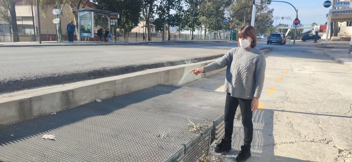 ruthparticipa's tweet photo. Hoy hemos estado hoy viendo la zona donde vamos a instalar la barandilla en Travesía de Maqueda a la altura de la parada del bus, donde ya hemos tenido más de un susto con algunas caídas en esa zona... #losbarriosloprimero #nonstopworking https://t.co/1NBYb715zr