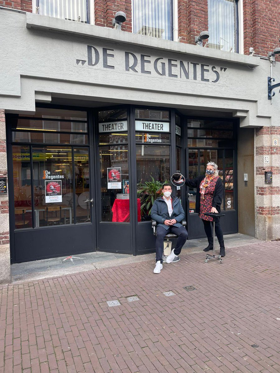 RvanAsten's tweet photo. Vandaag korte bezoekjes gebracht 4 theaters en musea. Ik wil iedereen die werkzaam is in de culturele sector een hart onder de riem steken. We missen jullie en kunnen niet wachten om weer van jullie werk te genieten. Hou vol! π #denhaag #cultuur #Kapsalontheater https://t.co/DTS5r4HfNX