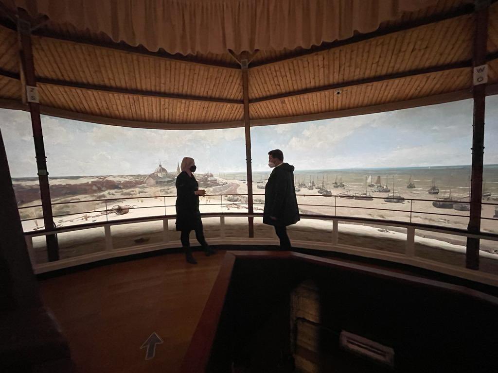 RvanAsten's tweet photo. Vandaag korte bezoekjes gebracht 4 theaters en musea. Ik wil iedereen die werkzaam is in de culturele sector een hart onder de riem steken. We missen jullie en kunnen niet wachten om weer van jullie werk te genieten. Hou vol! π #denhaag #cultuur #Kapsalontheater https://t.co/DTS5r4HfNX
