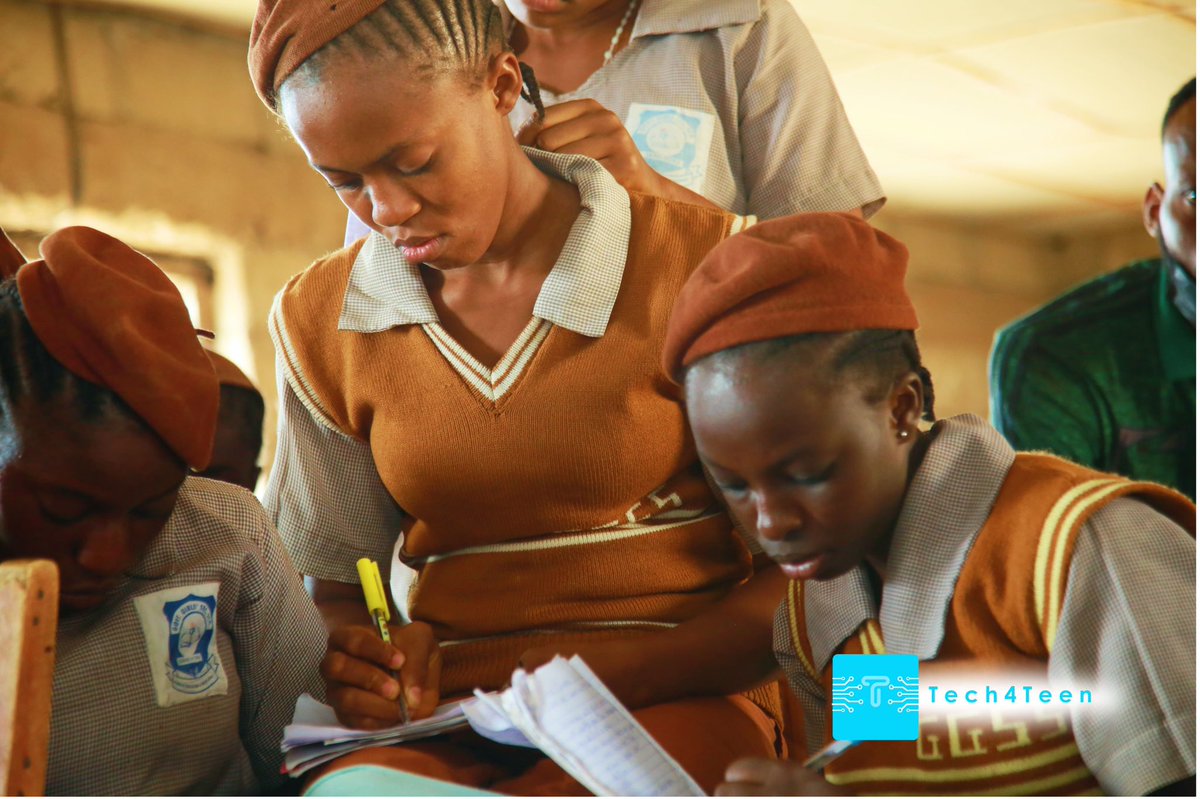 AdedejiOshinojo's tweet photo. Day 3 of 9days Outreach.

It was a new experience today in an all girls school at Government Girls Secondary School, Lokoja. 

@officialnyscng @_Tech4Teen 
#TechAwareness
#TechOutreach
#TechmeetsTeen
#Tech4Teen
#NYSCCDSPROJECT https://t.co/R7Ha9KnaFt