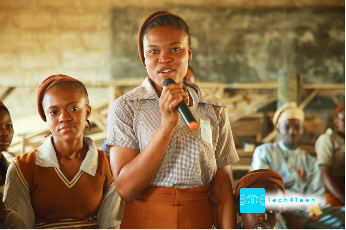 AdedejiOshinojo's tweet photo. Very exciting time with the girls, we introduced them to design thinking, tech careers and education technology tools for their academic excellence.

@officialnyscng @_Tech4Teen 
#TechAwareness
#TechOutreach
#TechmeetsTeen
#Tech4Teen
#NYSCCDSPROJECT https://t.co/anWNv85cXT