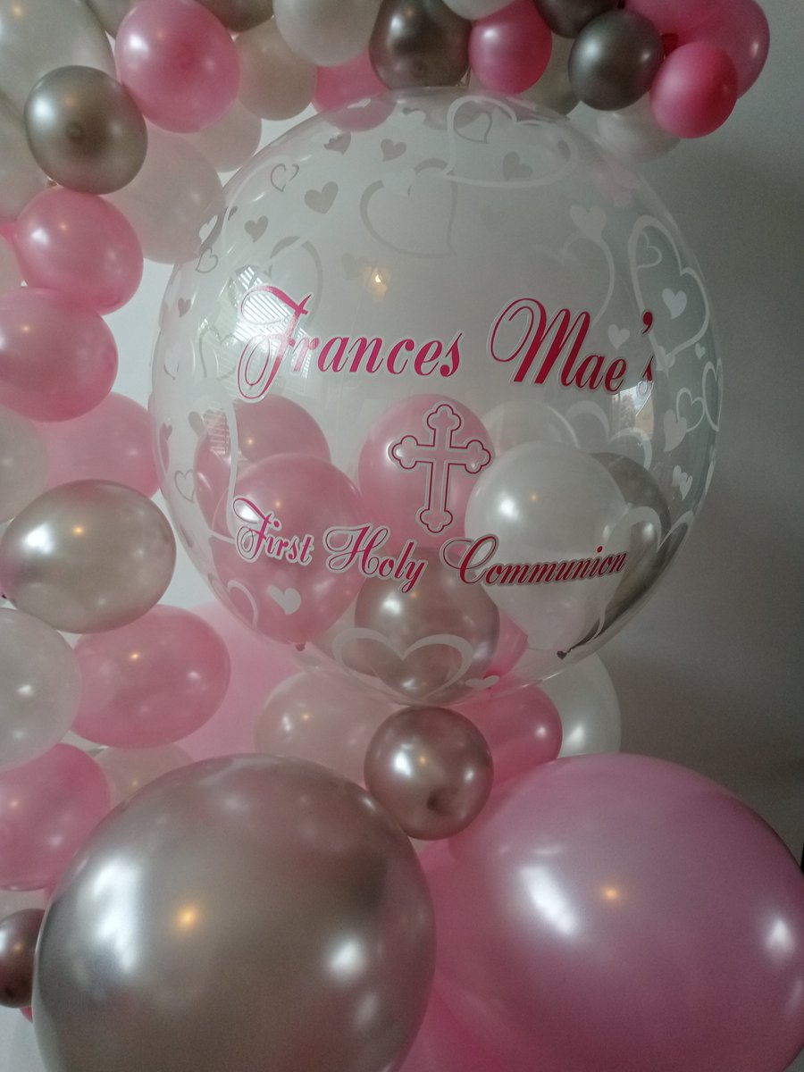 BalloonsPrinted's tweet photo. These are balloon hugs, personalised bubble balloons with little balloons giving them a lovely hug and our celebration circle for any occasion.. #celebrationballloons #ballloons #birthdays #special https://t.co/gXSAOgBHUs