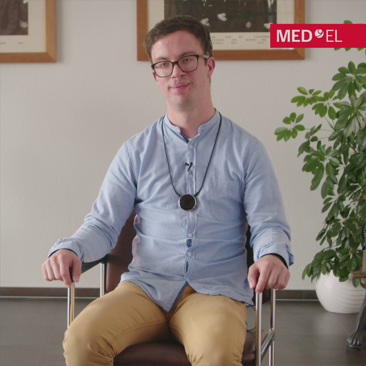 medel_uk's tweet photo. "SAMBA 2 GO has helped a lot for my job because it makes phone calls so much easier for me. Thanks to it, I no longer have any restrictions in my day-to-day office life, and I can communicate freely with all my colleagues," says #SAMBA2 user Mirko from Germany. https://t.co/0eucRCl9md