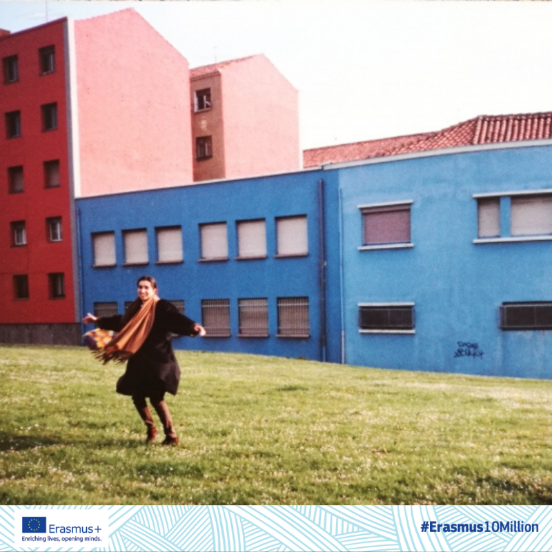 EU_Commission's tweet photo. Let our vintage pictures take you on an #ErasmusPlus journey through time.

To celebrate its 35th birthday, we selected 📸 of the first participants to the programme.

Since 1987, Erasmus has been a wonderful adventure for many Europeans.

↓ Read the story behind the images.