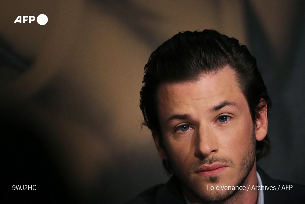 afpfr's tweet photo. [A LA UNE A 18H]
Il a été à l'écran un Saint Laurent magnétique et un écrivain en fin de vie bouleversant: à seulement 37 ans, Gaspard #Ulliel est brutalement décédé après un accident de ski, mettant fin à une carrière brillante entamée il y a plus de vingt ans #AFP 1/5 https://t.co/r0W10JdKM2