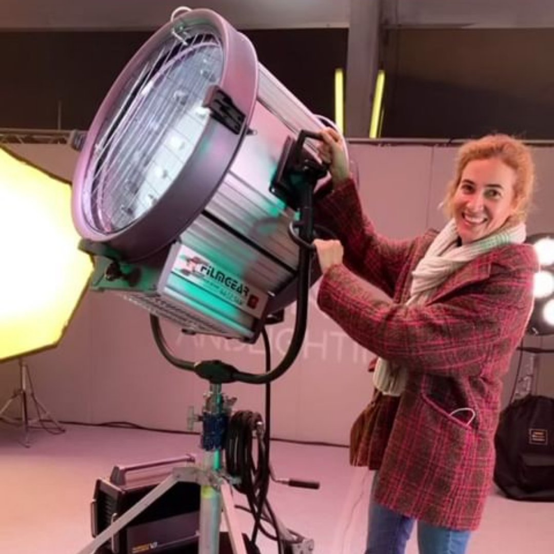 filmgearusainc's tweet photo. FilmGear®'s all-new Tungsten Power Beams are capturing the attention of gaffers all over the U.S., but did you know they also come in HMI? Filmmakers around the world like @veronicalanza__ love the Daylight Power Beams' bright, punchy, daylight output!
#hmi #powerbeam #daylight https://t.co/cQPORae11S