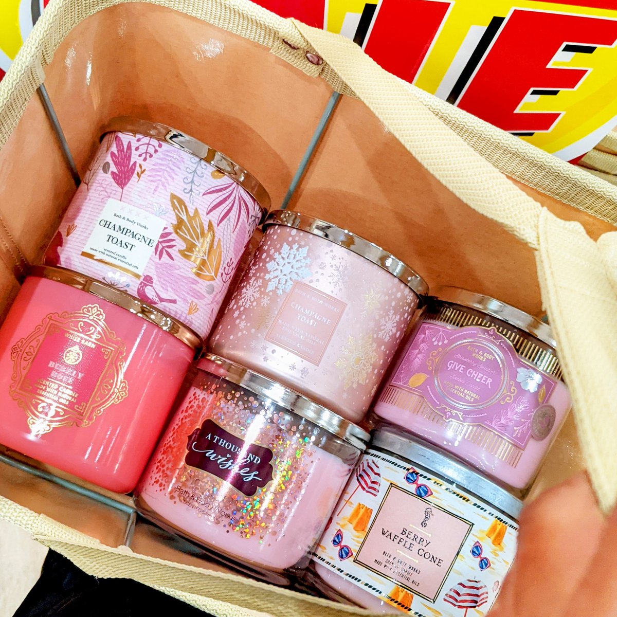 Bath & Body Works tweet media
